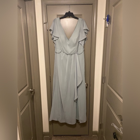 Cascade flutter sleeve David’s Bridal Bridesmaid Dress - Picture 4 of 8